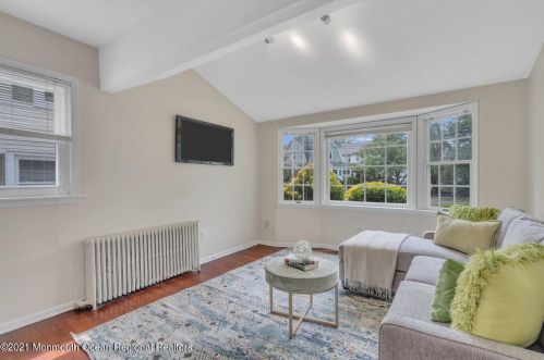 39 Brown Pl, Tinton Falls NJ  07701-2206 exterior