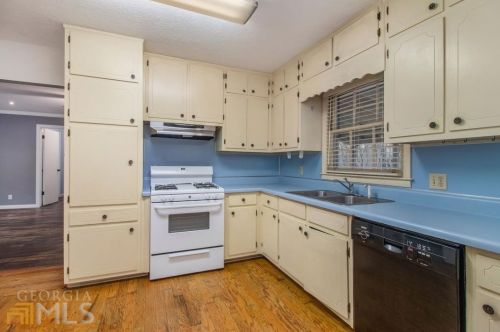 1345 Earle Ct, Conyers GA exterior