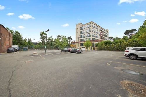 21 Illinois St, Worcester MA 01610-1682 exterior