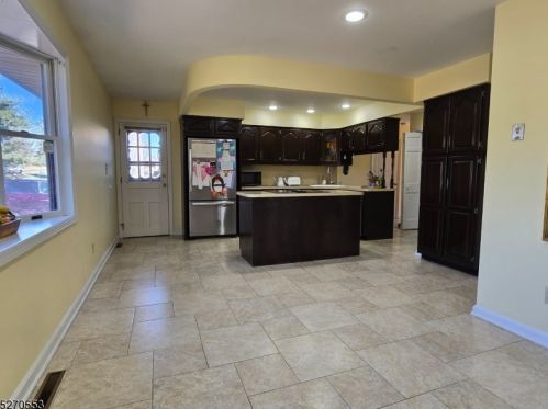 247 River Rd, East Hanover NJ  07936-3707 exterior