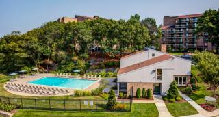 1037 Southern Artery, Quincy MA  02169-8372 exterior