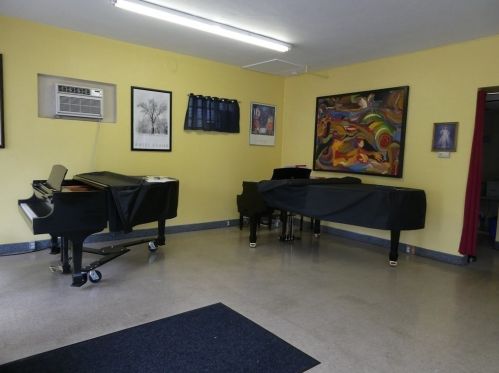 496 Nash Rd, New Bedford MA 02746-1827 exterior