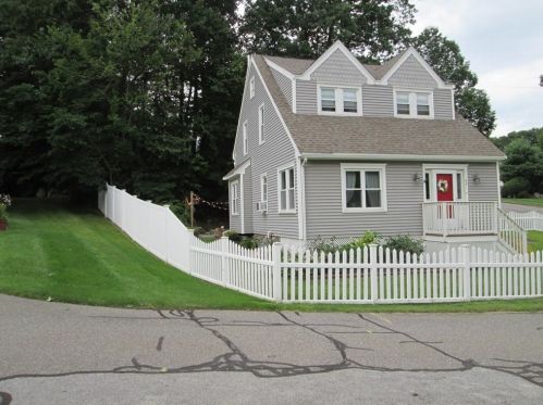 42 Main St, Holden, MA 01520-1782