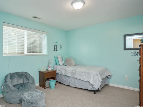 1587 Edgecliff Dr, Sandy UT 84092-4309 exterior