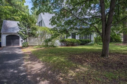 17 Elm St, Amherst, MA 01002-2006