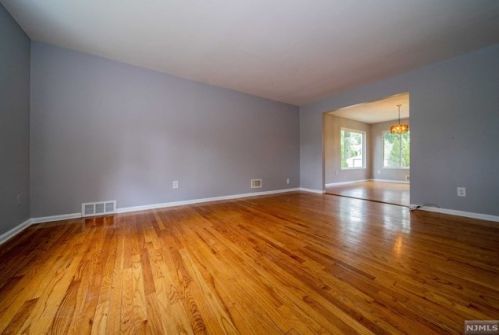 51 Margie Ave, Cresskill NJ  07626-1508 exterior