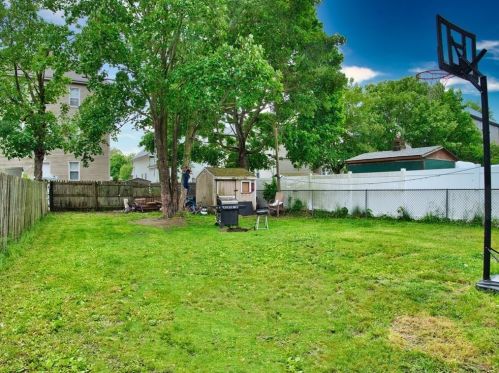 242 Austin St, New Bedford MA 02740-4523 exterior