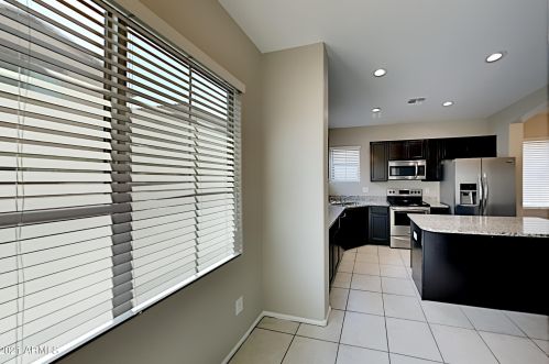 1947 77th Gln, Phoenix AZ  85035-5061 exterior