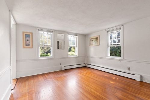 379 Main St, Groveland MA 01834-1428 exterior