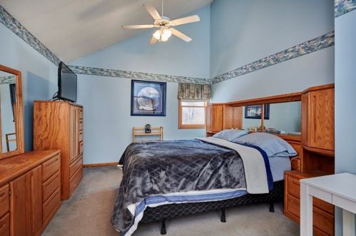 1685 Mountain Rd, Montgomery MA 01085-1480 exterior