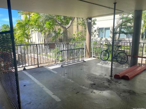 1420 Victoria St, Honolulu HI  96822-3563 exterior