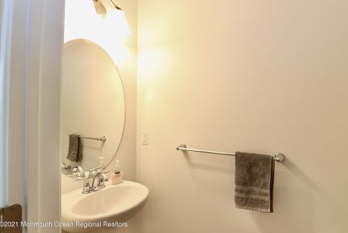 29 Jake Dr, Tinton Falls NJ 07712-7533 exterior