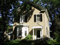 49 Woodbine St, Newton, MA 02466-1808