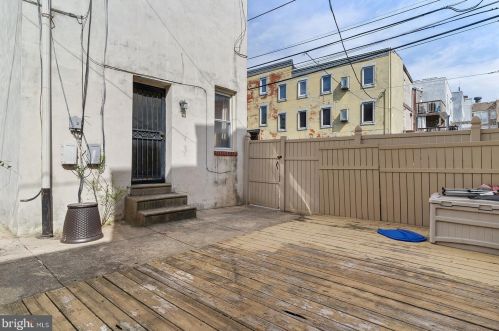 1239 6 St, Philadelphia PA 19140-4561 exterior