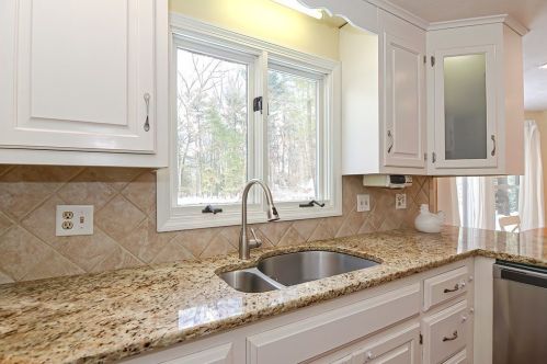 11 Robin Rd, Norfolk MA 02056-1731 exterior