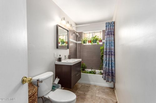 1917 Clarendon Ave, Phoenix AZ 85033-4023 exterior