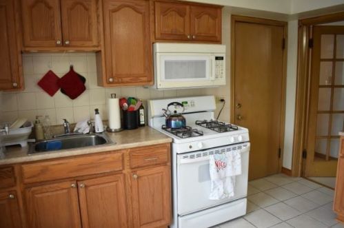 3245 Maple Ave, Forest View, IL 60402-2809