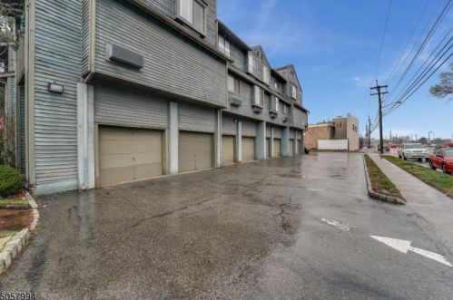 309 Main St, Belleville NJ 07109-5203 exterior