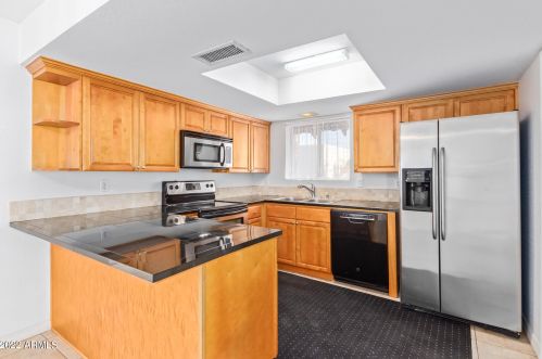 3222 Clinton St, Phoenix AZ 85028-3023 exterior