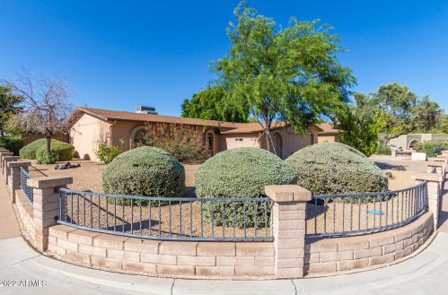 1826 Acoma Dr, Phoenix AZ 85032-4892 exterior