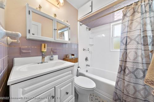 41 Reynolds Dr, Tinton Falls NJ 07724-2323 exterior