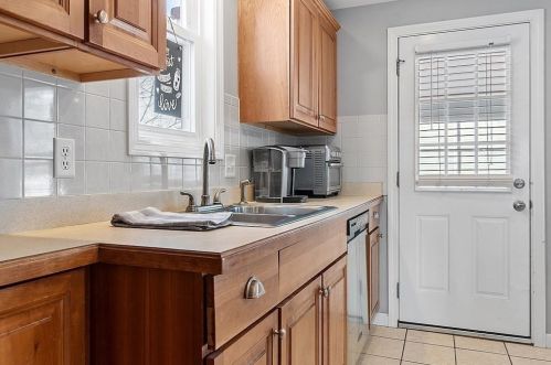 159 Weare St, Lawrence MA 01843-3646 exterior