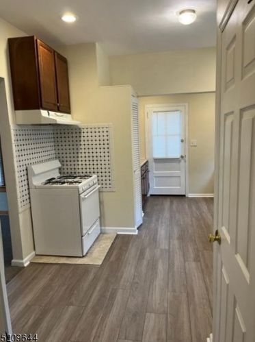 123 Clark St, Dover, NJ 07801-3660