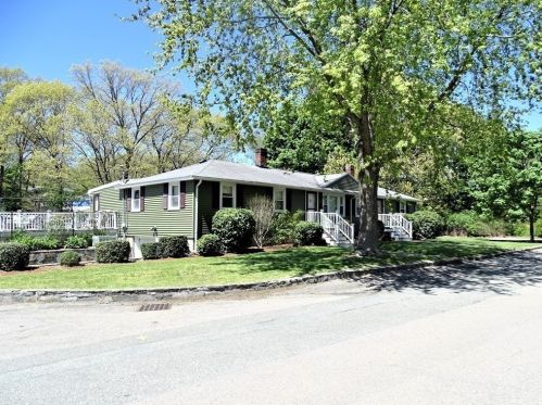 11 Rhodes Cir, Hingham MA 02043-1529 exterior