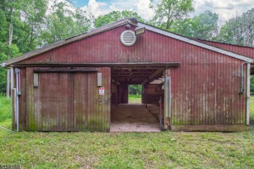 440 Stonetown Rd, Skyline Lakes NJ  07456-1200 exterior