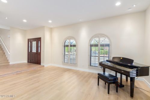 3835 Ahwatukee Dr, Phoenix AZ 85044-2033 exterior