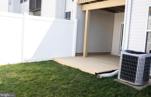 11 Highgrove Ct, West Deptford NJ 08086-3814 exterior