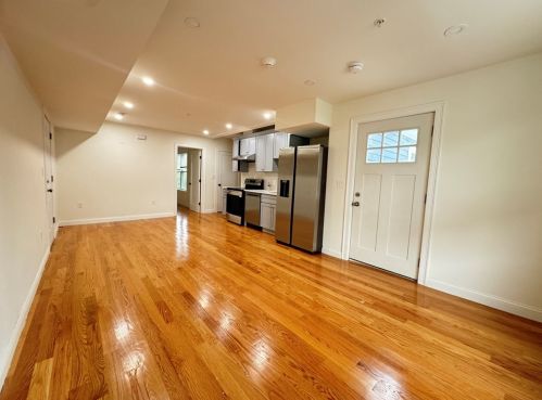 298 Washington St, Braintree, MA 02184-3219