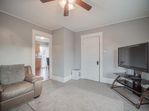 1025 Pleasant St, Weymouth MA 02189-2515 exterior