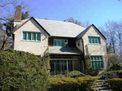 144 Bigelow Rd, Newton, MA 02465-3021