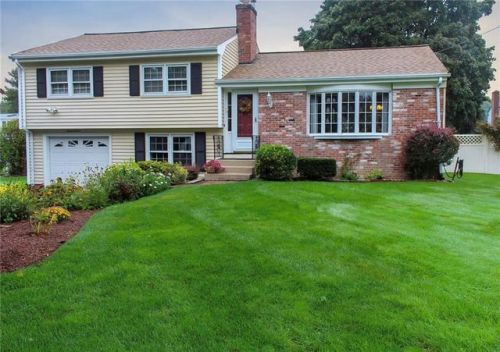 27 Juniper Rd, Seekonk, MA 02771-3503