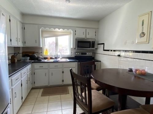 747 Penn St, Fall River MA 02724-1276 exterior