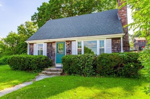 21 White Ave, Worcester, MA 01605-1642