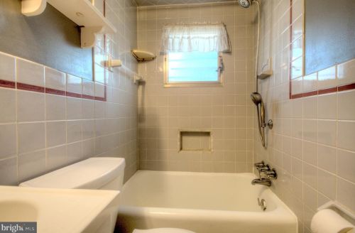 209 Delsea Dr, West Deptford NJ 08093-1222 exterior