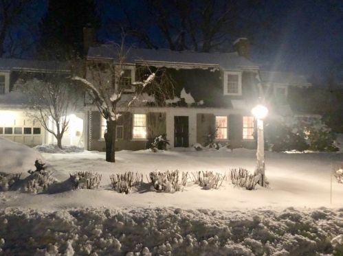 32 Old Farm Rd, Dedham MA 02026-4115 exterior