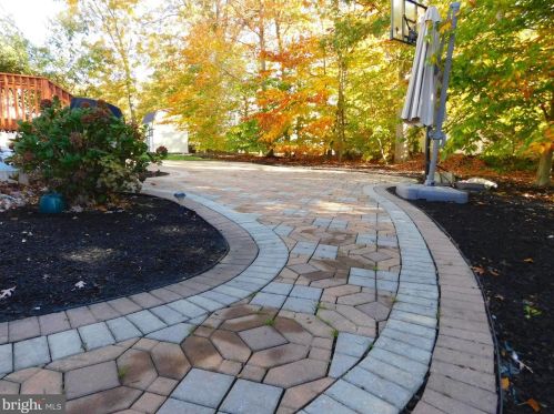 612 Schaeffer Ave, West Deptford NJ 08096-6631 exterior