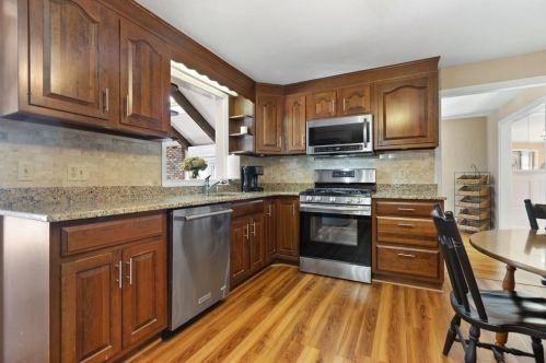 34 Rose St, Milton MA 02186-4616 exterior