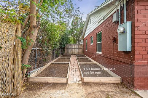 1502 Edgemont Ave, Phoenix AZ 85035-1916 exterior