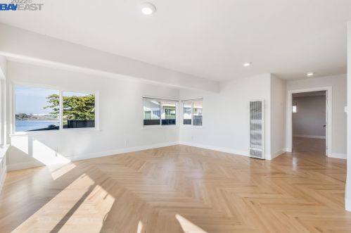 13095 Neptune Dr, San Leandro CA  94577-3130 exterior