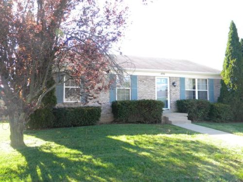 8008 Kenhurst Dr, Louisville, KY 40258-4611