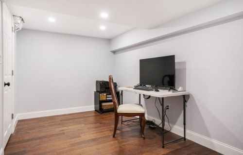 58 Taylor Ave, Dedham MA 02026-5104 exterior