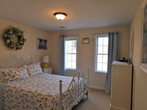 16 Pierce Rd, Sutton MA 01590-2909 exterior