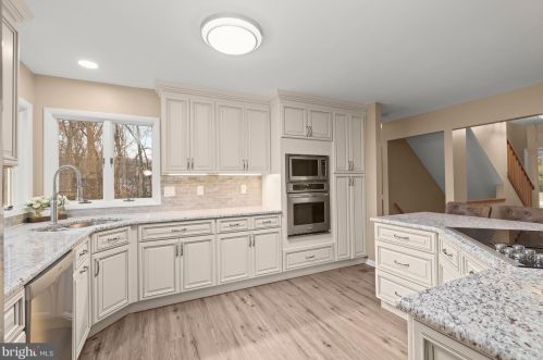 9757 Polished Stone, Columbia MD 21046-2802 exterior