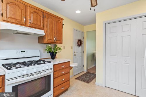 2 Wesley Dr, Carlisle PA 17015-4377 exterior