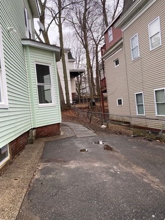 20 Auburn St, Worcester, MA 01605-2706