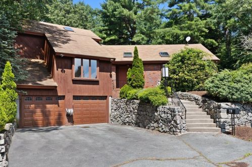 42 Anthony Ln, Dedham, MA 02026-6020